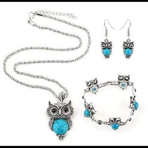 Owl 🦉3 Piece SilverTone Vintage Look Jewlery Set